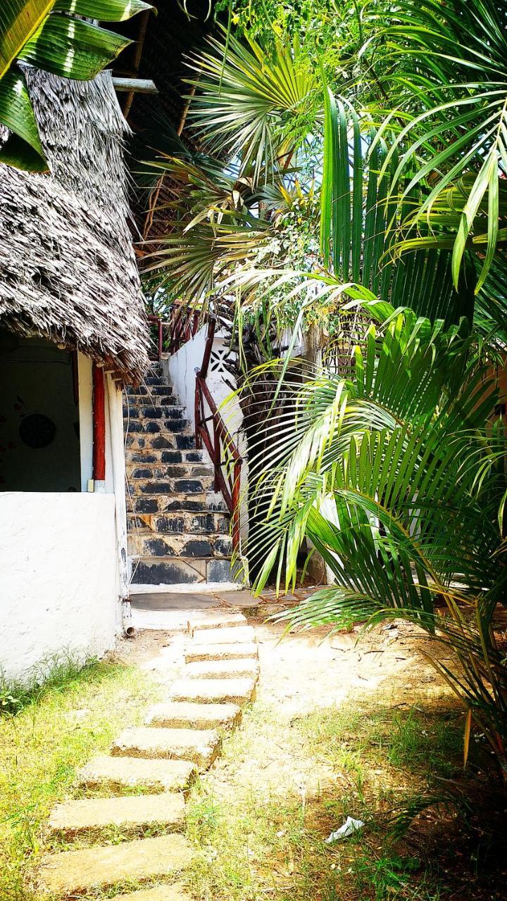 Diani Hostel Diani Beach Exterior photo